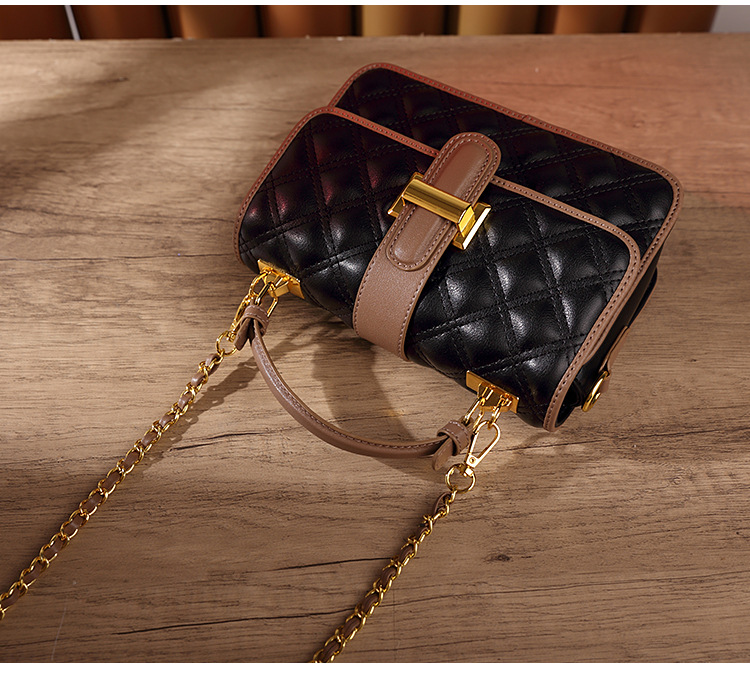 2025 New Summer Womens Light Luxury Quilted Crossbody Handbag